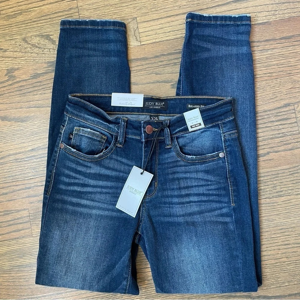 NWT Judy Blue Relaxed Fit Mid-Rise Jeans